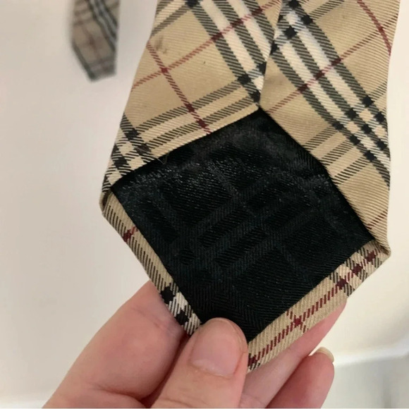 Burberry 100% Silk  Tie - Picture 7 of 11